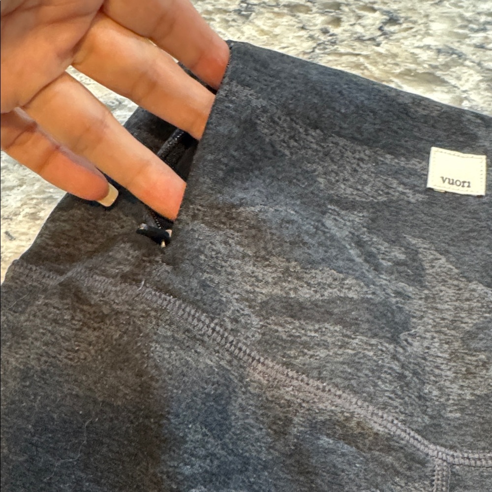 By Vuori Clean Elevation Camo High Rise Leggings Black Gray XS - Picture 15 of 15